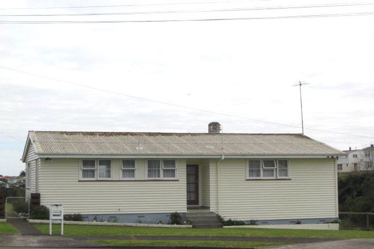 Photo of property in 5 Clerke Place, Marfell, New Plymouth, 4310