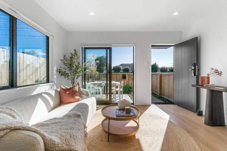 Photo of property in 1/3 Eskdale Road, Birkdale, Auckland, 0626