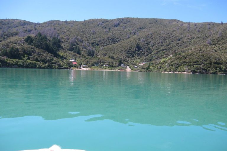 Photo of property in 14 Sandy Bay Road, Black Rock, Picton, 7282