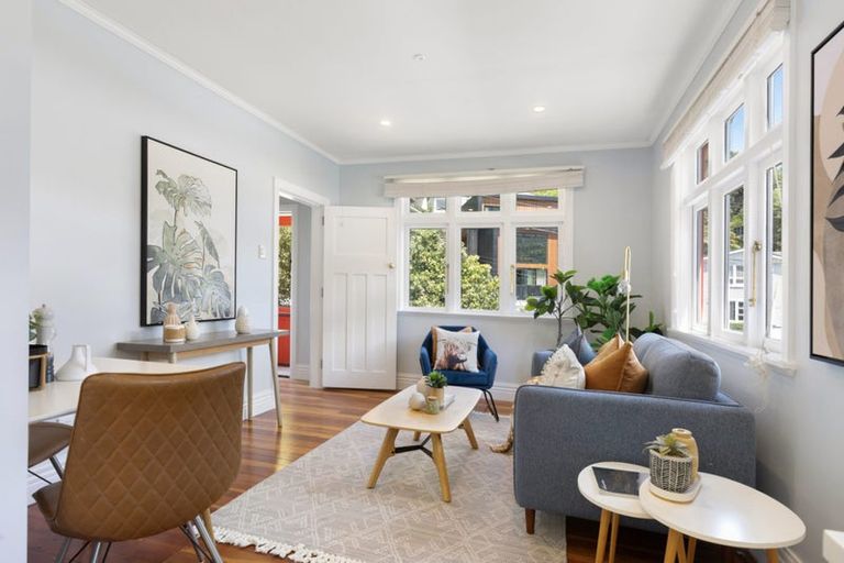 Photo of property in 64 Hungerford Road, Houghton Bay, Wellington, 6023