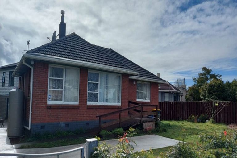 Photo of property in 30 La Rosa Street, Green Bay, Auckland, 0604