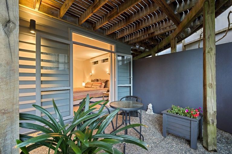 Photo of property in 8 Graceview Way, West Harbour, Auckland, 0618