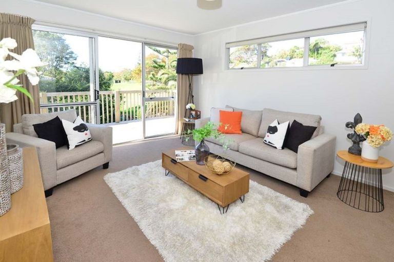 Photo of property in 2/10 Scarlock Avenue, Browns Bay, Auckland, 0630