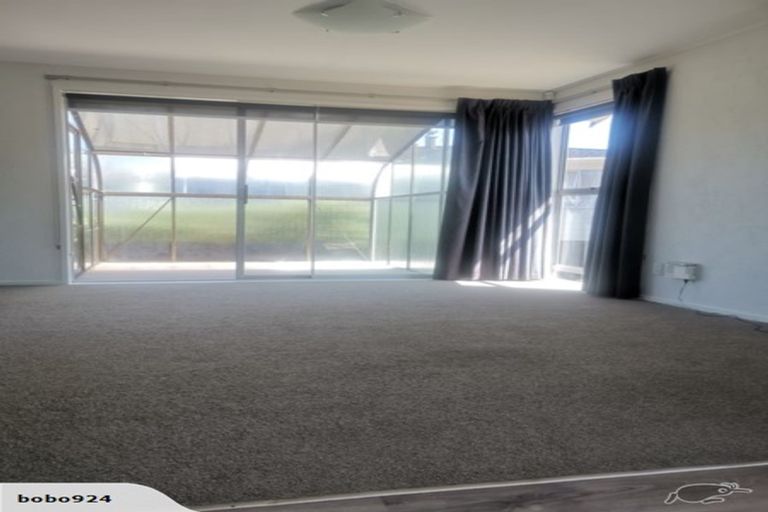 Photo of property in 5 Cockayne Crescent, Sunnynook, Auckland, 0620