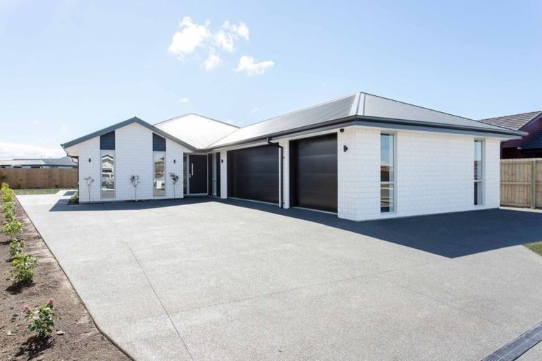 Photo of property in 60 Cameo Grove, Marshland, Christchurch, 8083