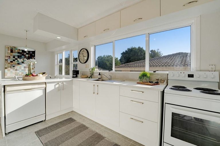 Photo of property in 1/66 Coronation Road, Hillcrest, Auckland, 0627