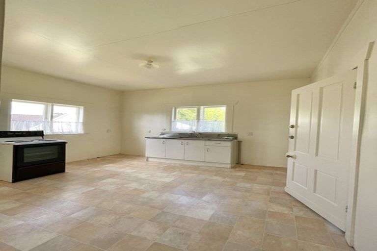 Photo of property in 305-311 Glengarry Road, Glen Eden, Auckland, 0602