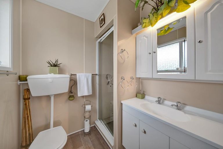 Photo of property in 3 La Salle Drive, Westown, New Plymouth, 4310