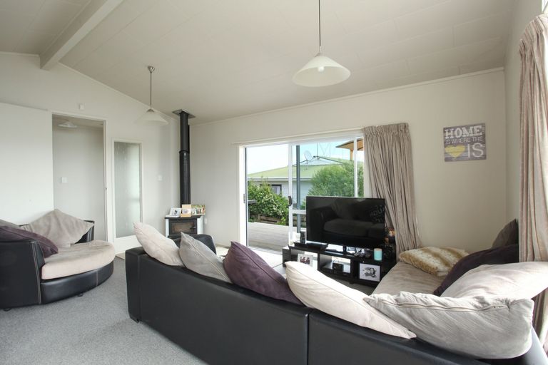 Photo of property in 6 Manukau Road, Raglan, 3225