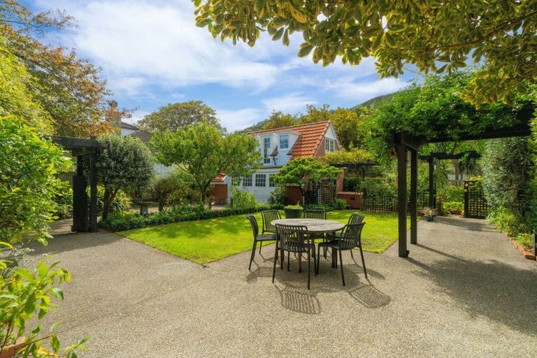 Photo of property in 10 Maire Street, Eastbourne, Lower Hutt, 5013
