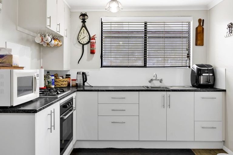 Photo of property in 82 Union Street, Hawera, 4610