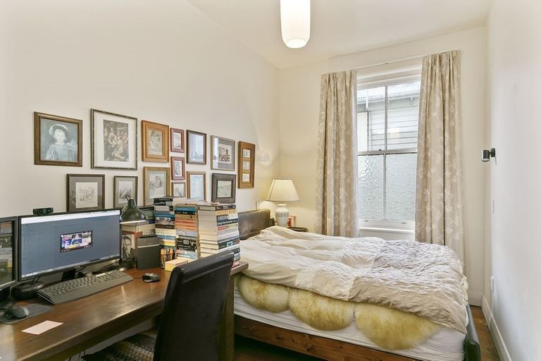 Photo of property in 16a Hadfield Terrace, Kelburn, Wellington, 6012