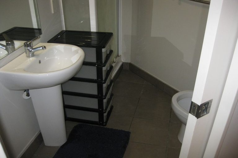 Photo of property in Terrace Tower Apartments, 4a/126 The Terrace, Wellington Central, Wellington, 6011