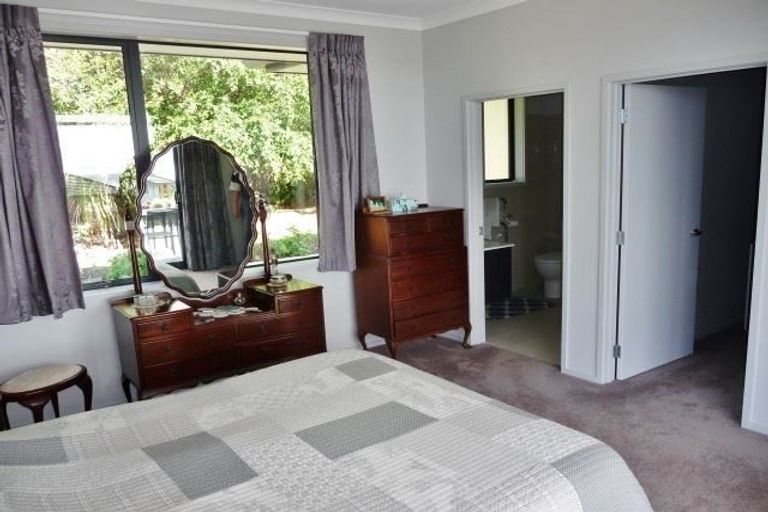 Photo of property in 31 Eagles Way, Cable Bay, 0420