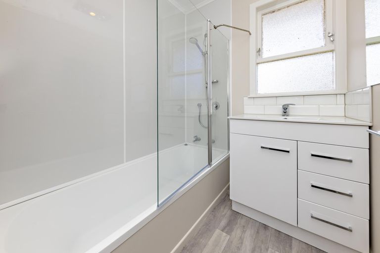 Photo of property in 14 Gainsborough Street, Manurewa, Auckland, 2102