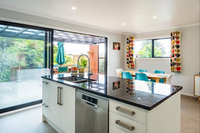 Photo of property in 3 Walton Road, Paraparaumu Beach, Paraparaumu, 5032