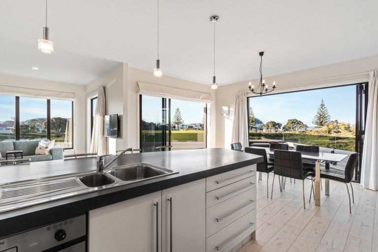 Photo of property in 102b Hinemoa Street, Whangamata, 3620