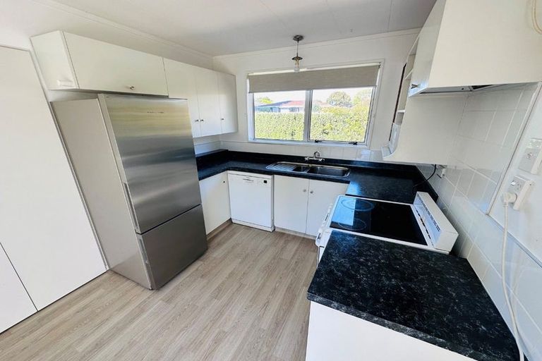 Photo of property in 2 Guildford Street, Burnside, Christchurch, 8053