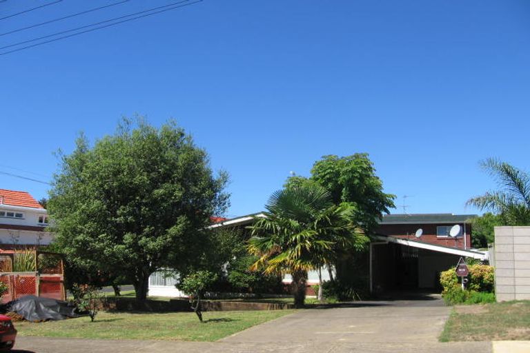 Photo of property in 2/2 Pierce Road, Milford, Auckland, 0620