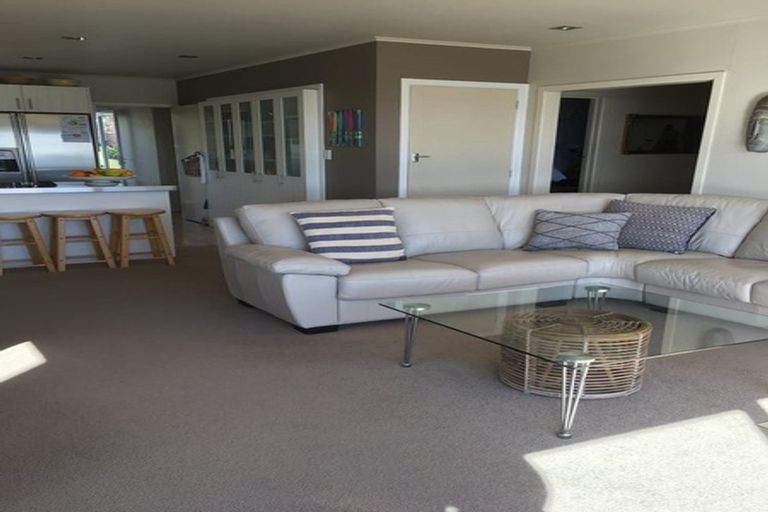 Photo of property in 27 Surf Road, Stanmore Bay, Whangaparaoa, 0932