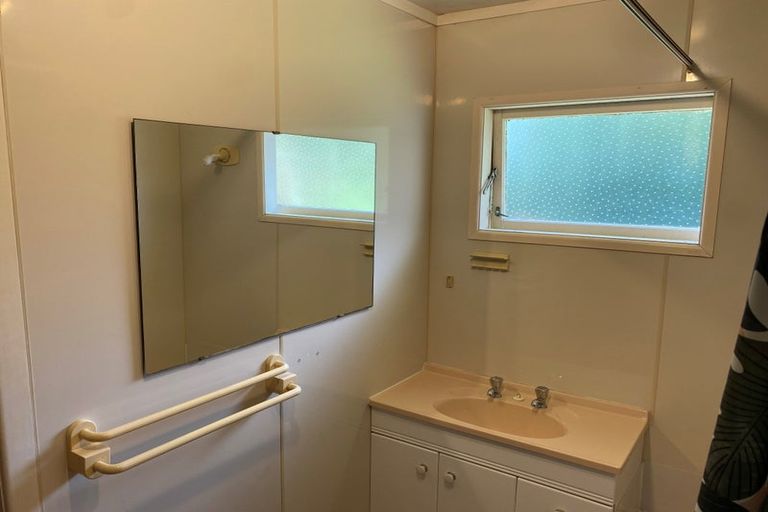 Photo of property in 2/284 Wairau Road, Glenfield, Auckland, 0629