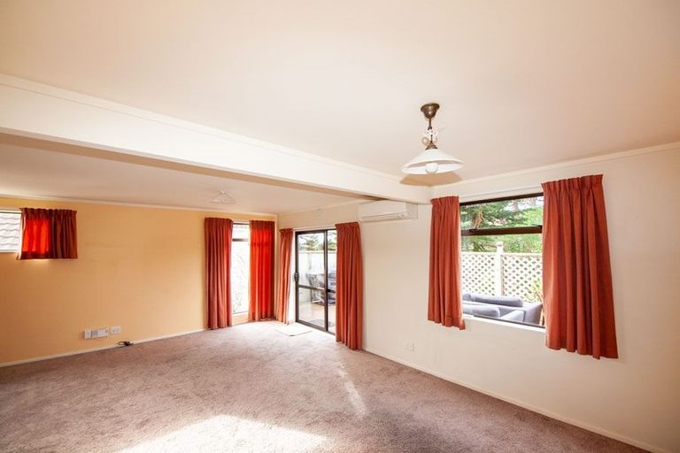 Photo of property in 2/46 Wingfield Place, Churton Park, Wellington, 6037