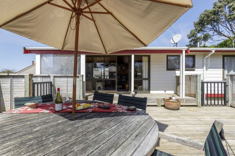 Photo of property in 2 Honnor Place, Hurdon, New Plymouth, 4310