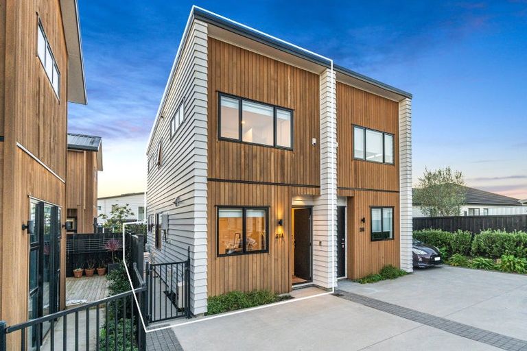 Photo of property in 21a Lumbarda Drive, Kumeu, 0810