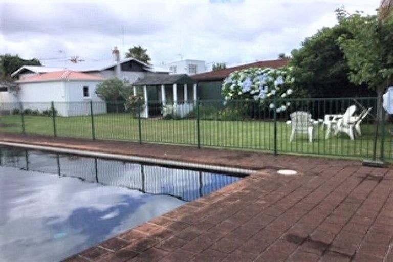 Photo of property in 381 Devonport Road, Tauranga South, Tauranga, 3112