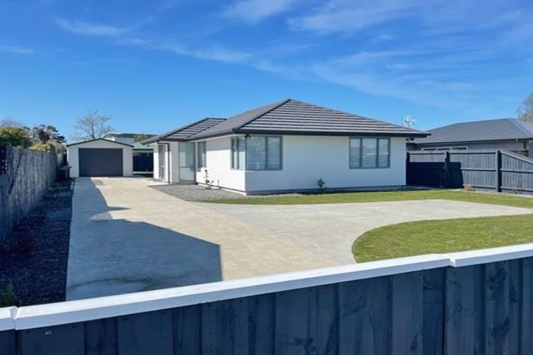 Photo of property in 39 Vivian Street, Burwood, Christchurch, 8083