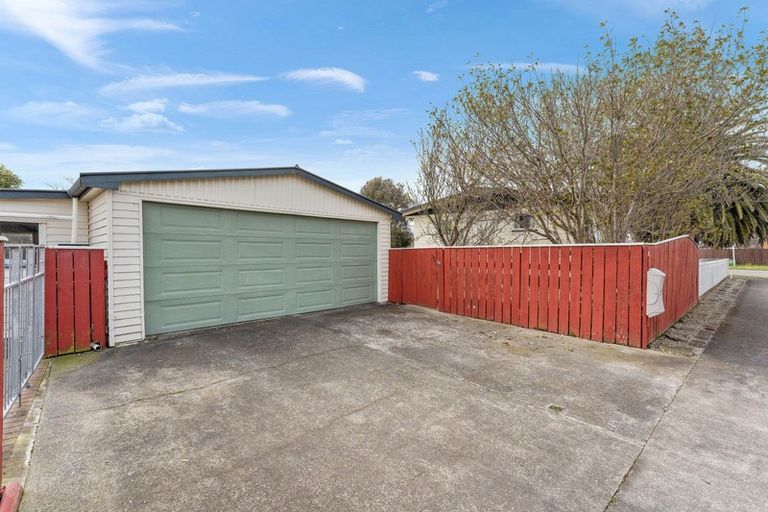 Photo of property in 2 Newton Place, Westbrook, Palmerston North, 4412