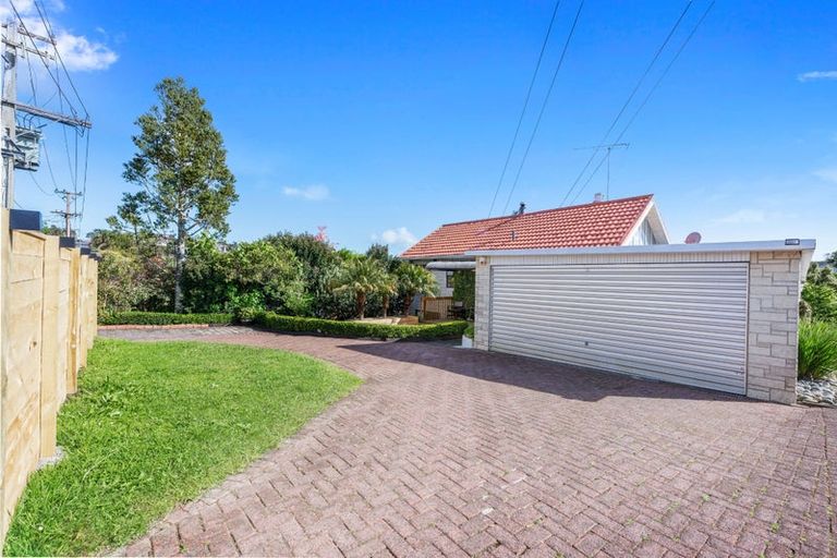 Photo of property in 60 Beach Road, Mellons Bay, Auckland, 2014