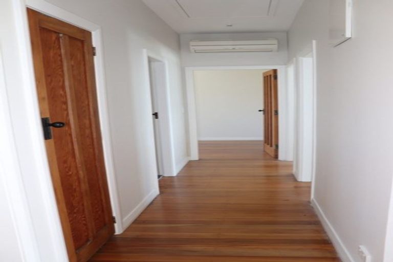 Photo of property in 19 Homebush Road, Khandallah, Wellington, 6035