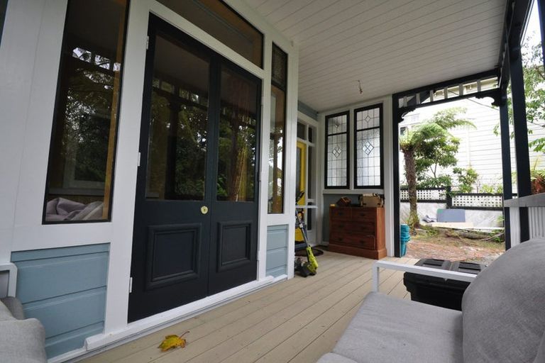 Photo of property in 140 Glenmore Street, Northland, Wellington, 6012