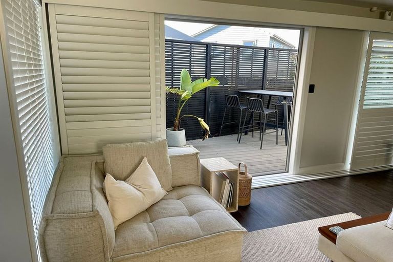 Photo of property in 12a Hinton Place, Weymouth, Auckland, 2103