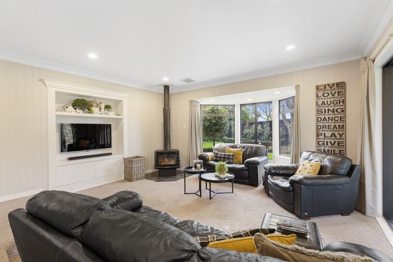 Photo of property in 14 Hanmer Place, Highbury, Palmerston North, 4412