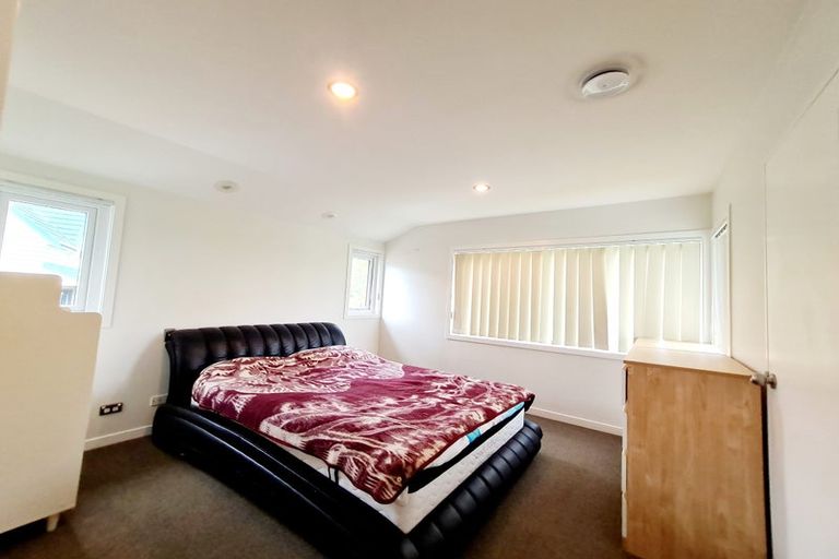 Photo of property in 31 Mandeville Place, Unsworth Heights, Auckland, 0632