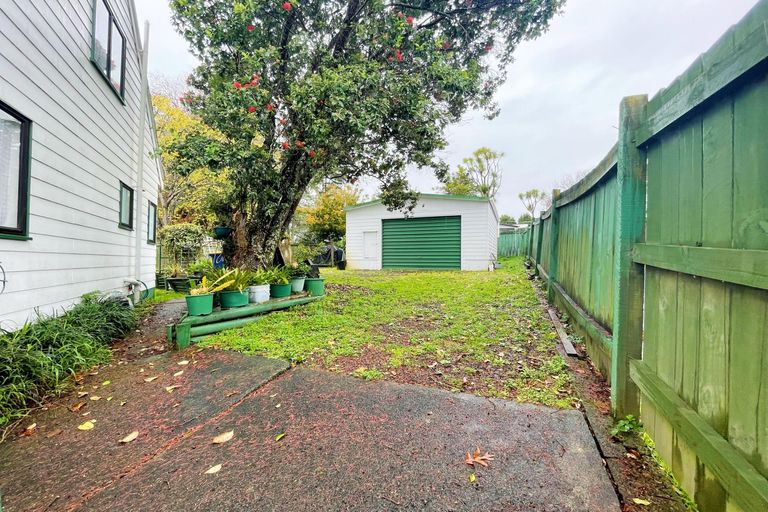 Photo of property in 37 Borich Road, Sunnyvale, Auckland, 0612
