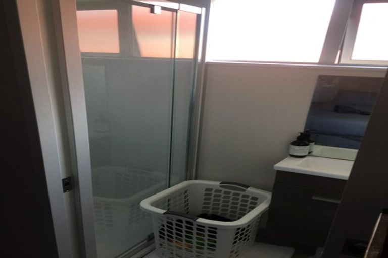 Photo of property in 28/11 Ray Small Drive, Papakura, 2110