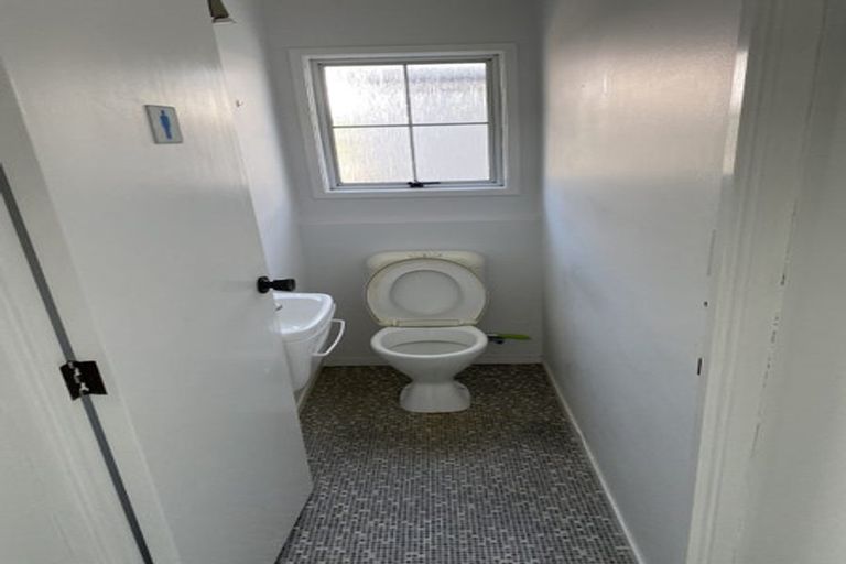 Photo of property in 98 Chelsea View Drive, Chatswood, Auckland, 0626