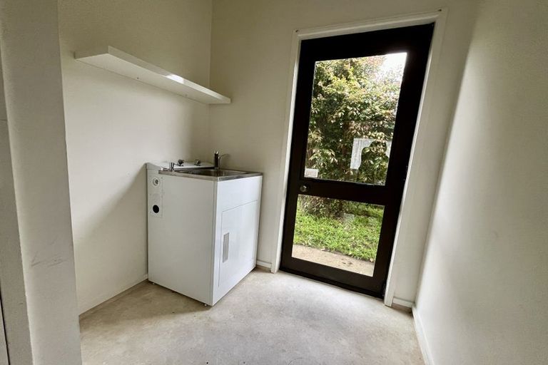 Photo of property in 399b Roscommon Road, Clendon Park, Auckland, 2103