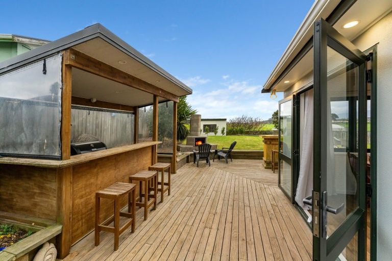 Photo of property in 10 Brendon Drive, Te Horo Beach, Otaki, 5581