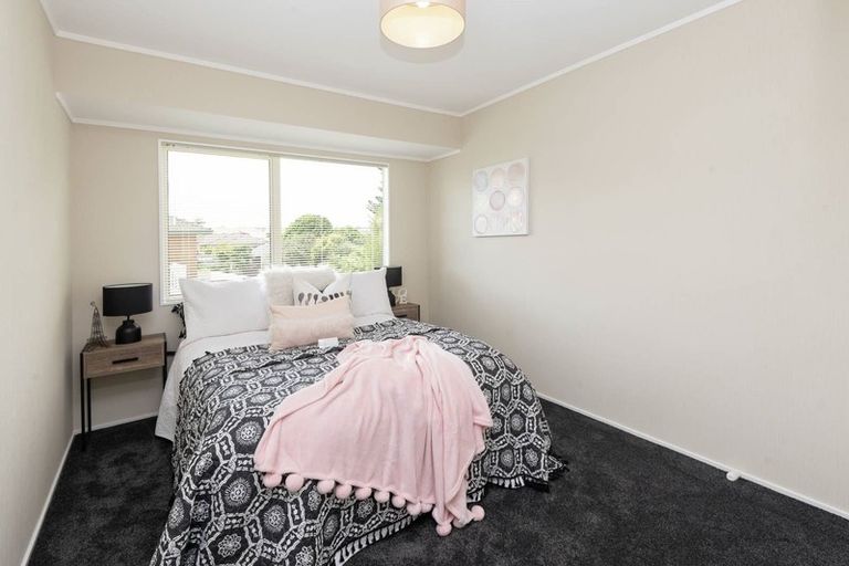 Photo of property in 27 Bard Place, Golflands, Auckland, 2013