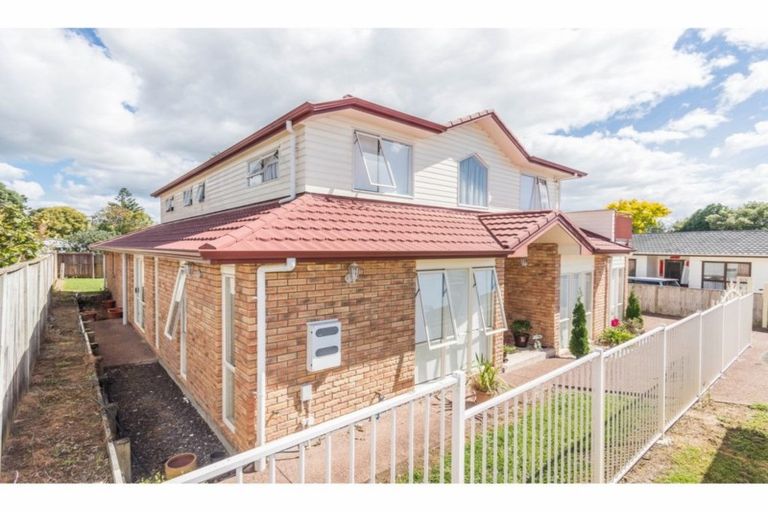 Photo of property in 2a Wattle Street, New Lynn, Auckland, 0600