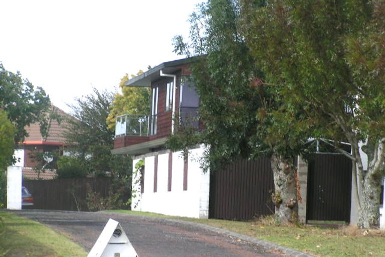 Photo of property in 10 Trevone Place, Forrest Hill, Auckland, 0620