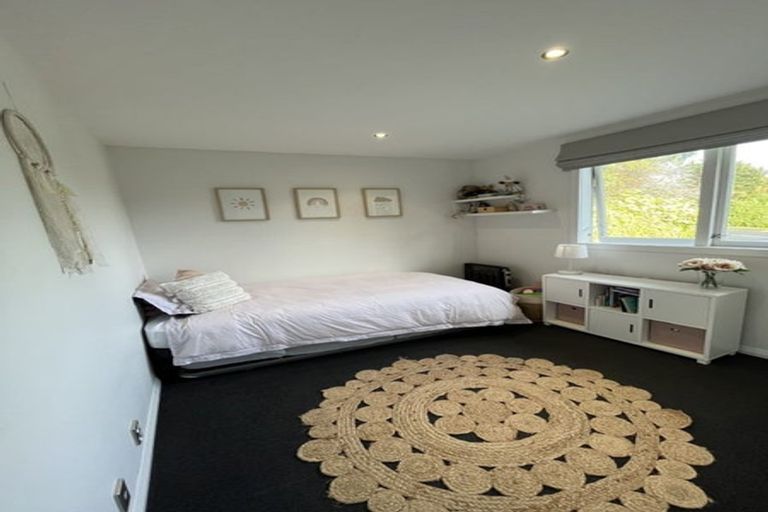 Photo of property in 1 Kahu Road, Paremata, Porirua, 5024