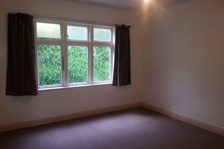 Photo of property in 18-20 Garden Road, Northland, Wellington, 6012