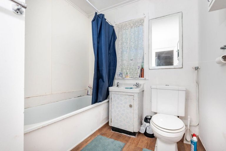 Photo of property in 292 Main Road, Tawa, Wellington, 5028