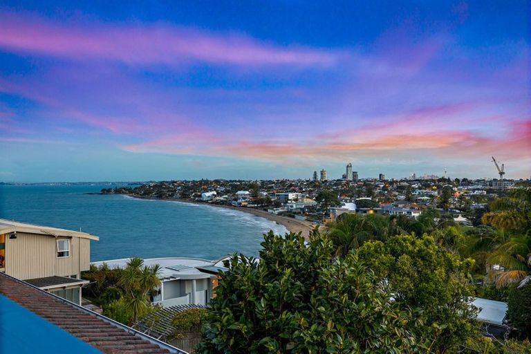 Photo of property in 3/23 Beach Road, Castor Bay, Auckland, 0620