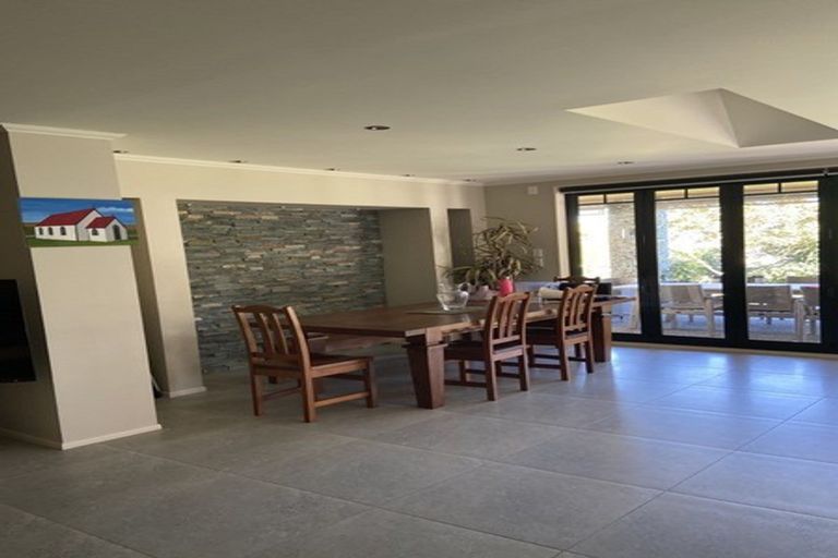 Photo of property in 11 Anaheim Boulevard, Shamrock Park, Auckland, 2016